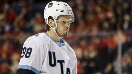 NHL Defenseman Sounds Off on Blackhawks Head Coach