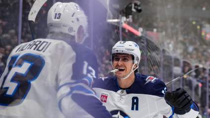 Jets Extend Top Line Forward