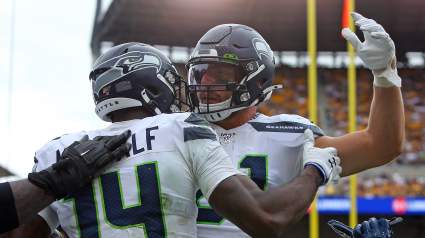 Vikings Sign 100-Catch Veteran Ahead of Falcons Game