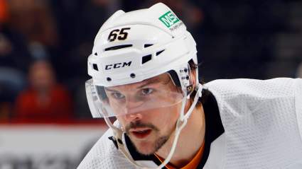 Analyst Drops Bold 2-Word Comment on Potential Maple Leafs’ Trade for Karlsson