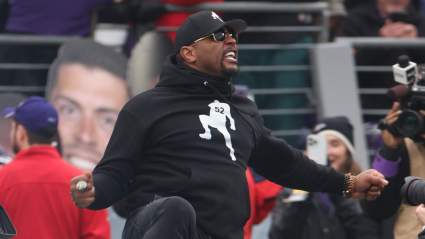 Ravens Legend Ray Lewis Fires Up Team With Emotional Post-Practice Speech
