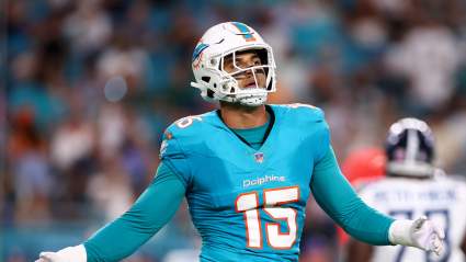 Dolphins’ Jaelan Phillips Reacts to Exiting Practice With Injury