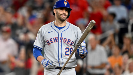 Mets’ Former DH Steps In to Help Slumping Dodgers Star