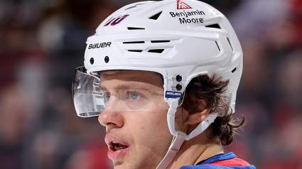 Blackhawks Trade Pitch Reunites Club with Superstar