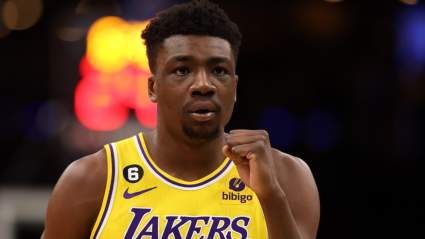 Memorable Lakers Center Remains Unsigned, New Team In Mix