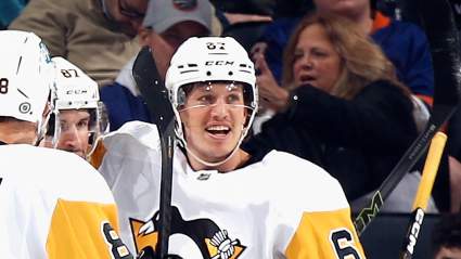 Maple Leafs to Make Big Swing For Star 35-Goal Scorer