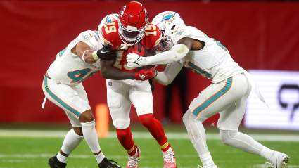 Jets Sign Longtime Dolphins Defender, Cut Ties With Popular Nicknamed Player