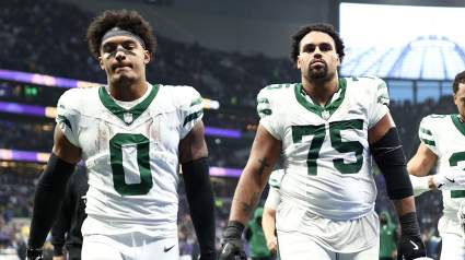 Jets Expected to Make Trade for OL After Alijah Vera-Tucker Injury: Insider
