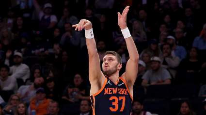 Knicks Bring Back Fan Favorite in Roster Battle