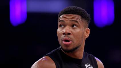 ‘Simple’ Knicks Trade Idea Adds Giannis Antetokounmpo