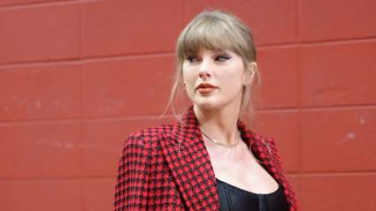 Taylor Swift Makes Announcement Ahead of Chiefs-Ravens Game