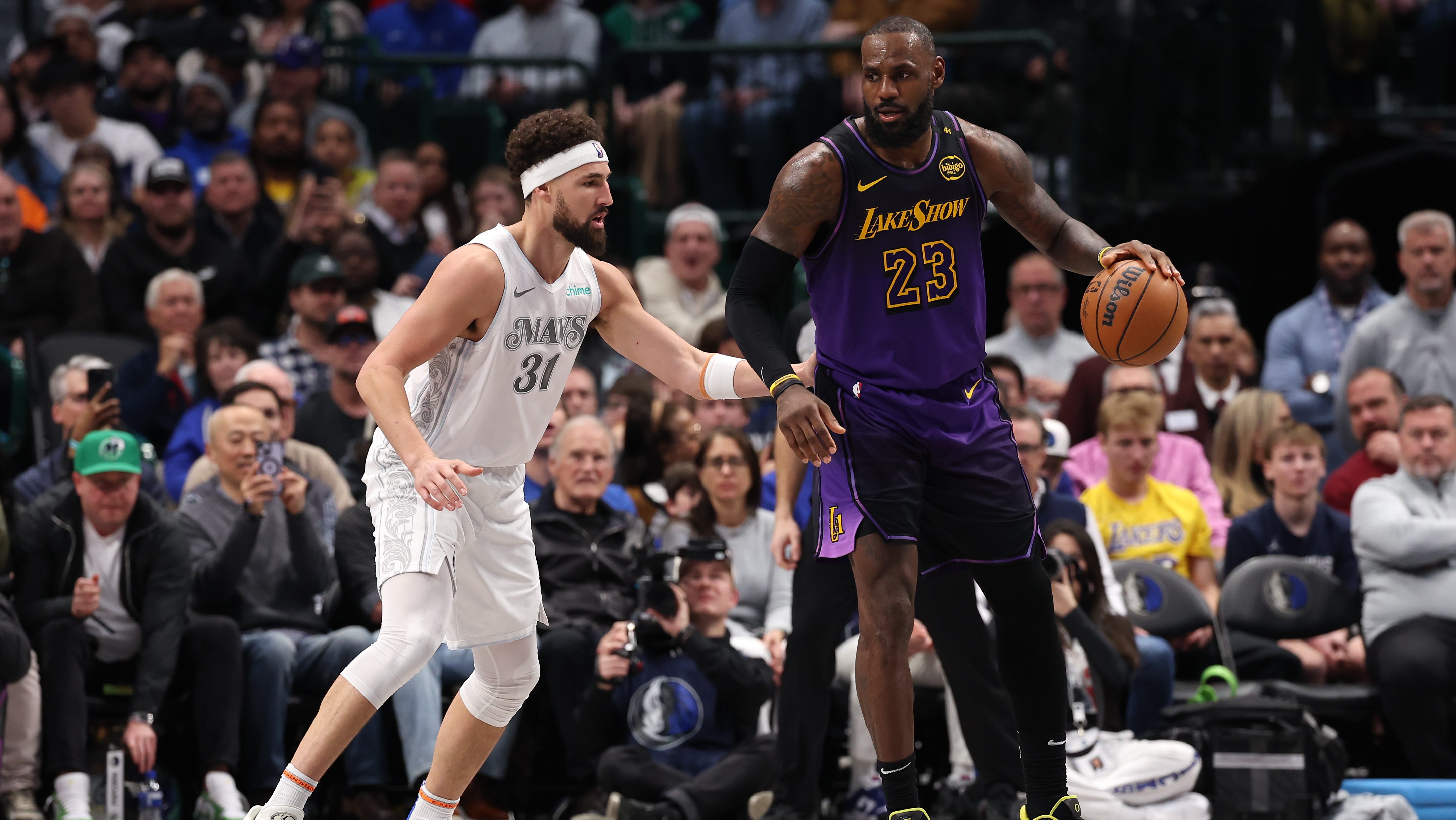Los Angeles Lakers forward LeBron James is guarded by Dallas Mavericks forward Klay Thompson