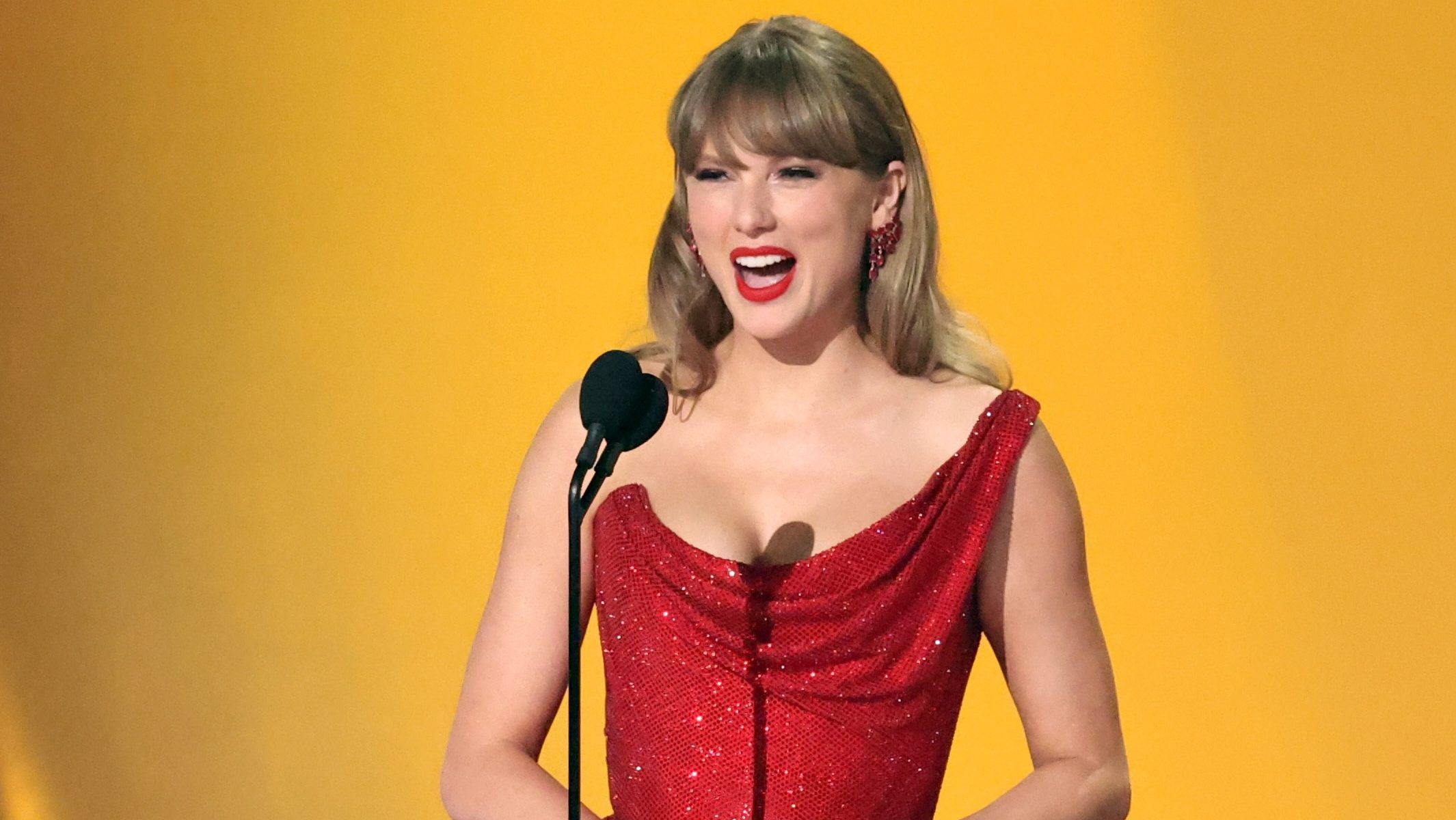 Historic Taylor Swift announcement as Travis Kelce NFL rumors swirl 🗞️✨