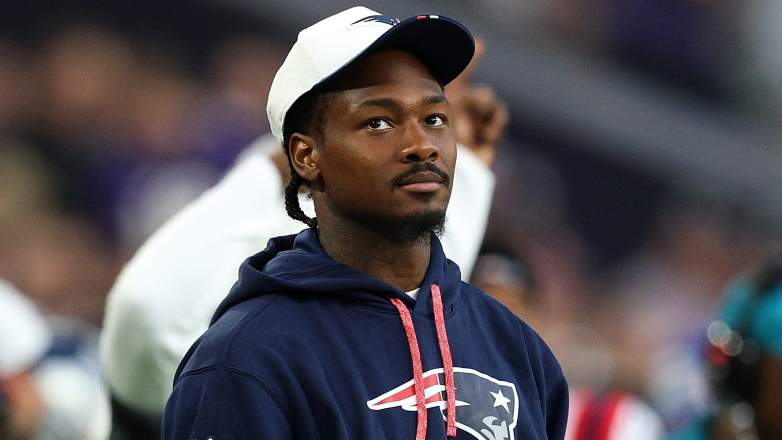 MINNEAPOLIS, MINNESOTA - AUGUST 16: Stefon Diggs #8 of the New England Patriots looks on against the Minnesota Vikings in the first quarter during the NFL Preseason 2025 game between New England Patriots and Minnesota Vikings at U.S. Bank Stadium on August 16, 2025 in Minneapolis, Minnesota. (Photo by David Berding/Getty Images)