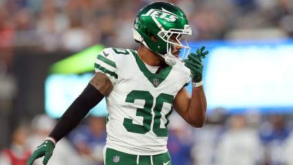 Jets $30.75 Million Fan Favorite on Thin Ice After Surprising Trade