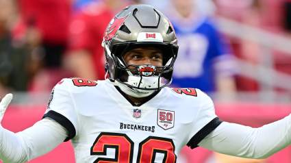 49ers Sign Former Commanders DE, Showing Interest in Son of Team Legend: Report