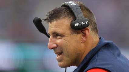 Patriots Re-Sign 6-foot-7 Lineman With Local Ties