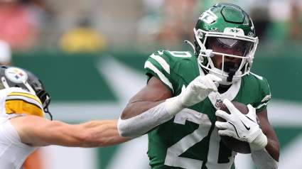 Chiefs Urged to Take ‘Significant Risk’ in Adding 2,700-Yard Running Back