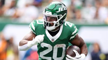 Bears Trade Pitch Nets $9 Million Dual-Threat RB to Pair With D’Andre Swift
