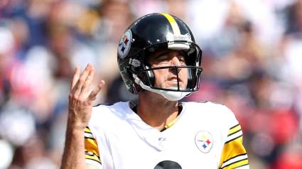 Steelers QB Aaron Rodgers Sends Harsh 3-Word Message on New Helmet
