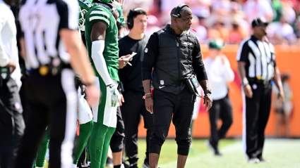 Aaron Glenn Makes Feelings Clear on Benching Jets’ Justin Fields