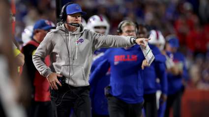 Bills Bring Back Quarterback Days Before Playoff Start