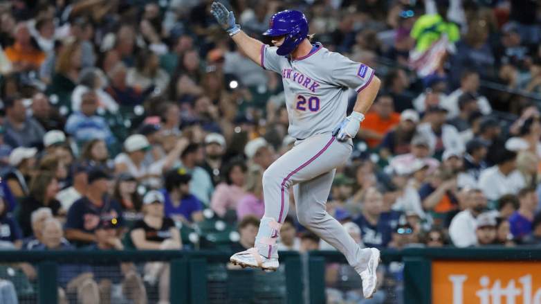 Pete Alonso celebrates