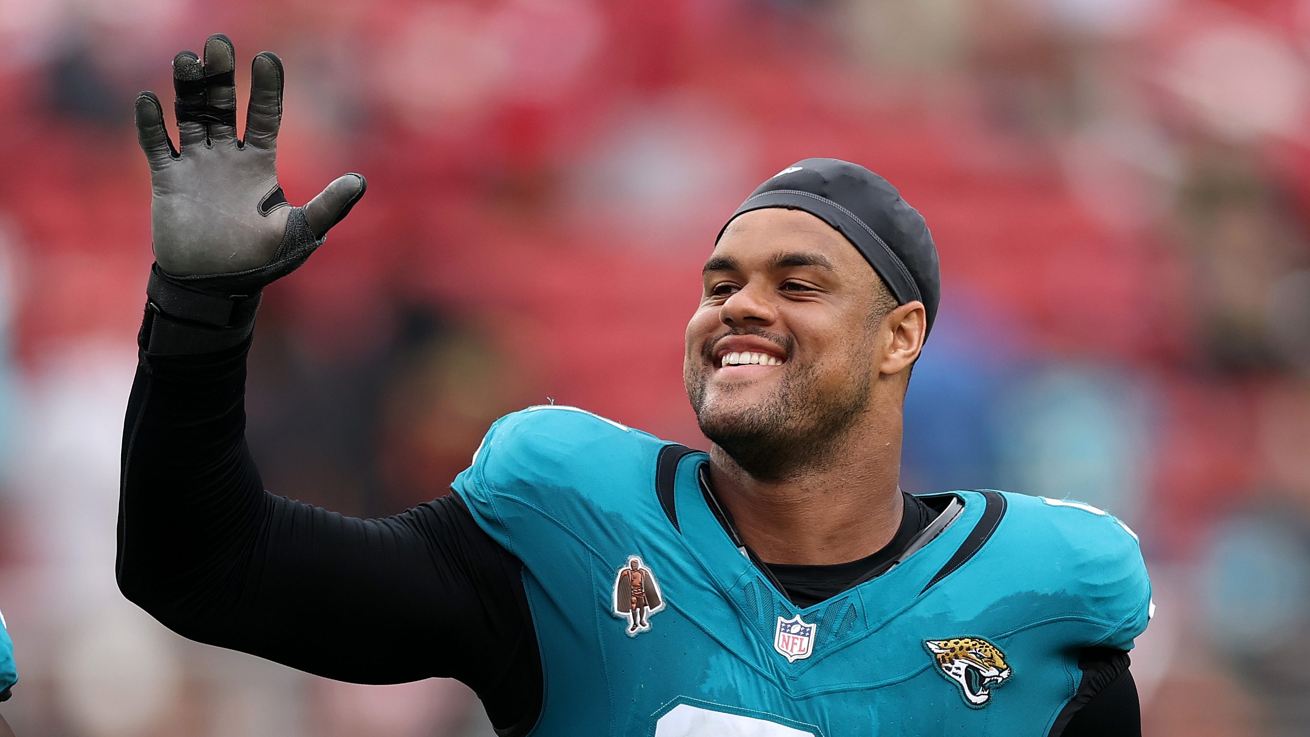 arik-armstead-e1759266034617.jpg?quality=65&strip=all