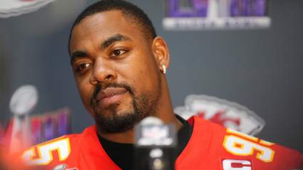 Chiefs Chris Jones Sideline Beverage Choice Sends Fans Into a Frenzy