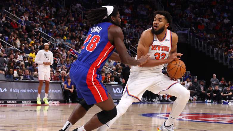 New York Knicks center Karl-Anthony Towns defended by Detroit Pistons center Isaiah Stewart