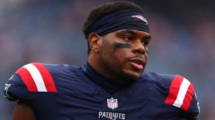 Eagles Sign Former Patriots DE Days After Za’Darius Smith’s Retirement