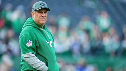 Eagles DC Vic Fangio Sends Strong Message on Surprising Za’Darius Smith Retirement