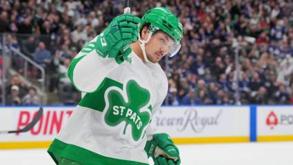 Maple Leafs Coach Heaps Praise on Nick Robertson After Making Roster