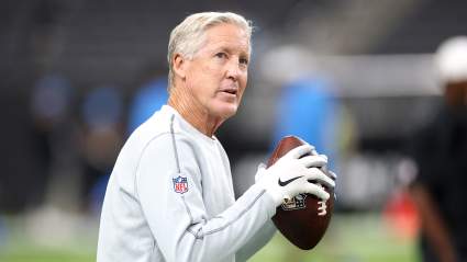 Trade Idea Has Raiders Land $10.5 Million QB as Geno Smith Replacement