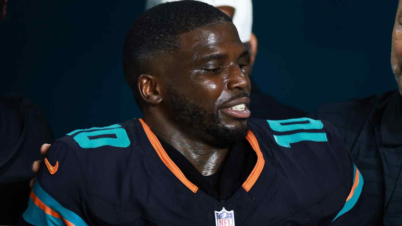 Dolphins WR Tyreek Hill Shares Latest Update on Social Media After Surgery