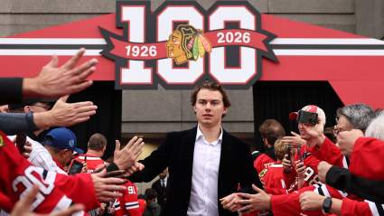 Blackhawks Star Holds Leverage as Contract Talks Delay
