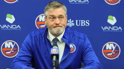 Islanders Fans Back Coach After Star Player is Benched