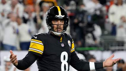 Steelers’ Aaron Rodgers Contradicts Mike Tomlin’s Response to Failed Flea Flicker