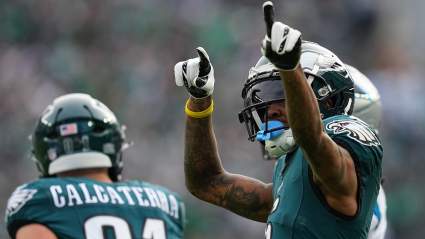 Eagles Get Huge Injury Update on $75 Million WR Against Bears