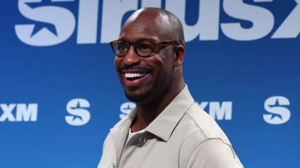 Exclusive: Vernon Davis Makes Thoughts Extremely Clear on 49ers’ Quarterback Situation