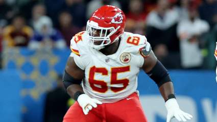 Chiefs Get Bad News on Injury to Star Guard Trey Smith After Win: Report