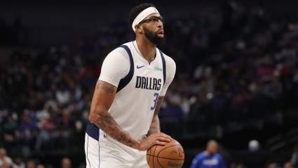 Mavericks Make Major Anthony Davis Injury Announcement Amid Losing Streak