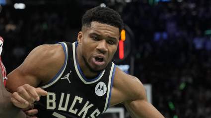 Milwaukee Bucks’ Giannis Antetokounmpo Exits Game With Injury