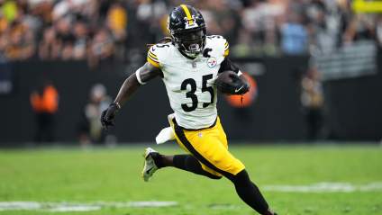 Ravens Sign former Steelers RB Ahead of AFC North Clash
