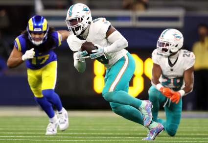 Buccaneers Steal Veteran 581-Tackle Linebacker from Colts