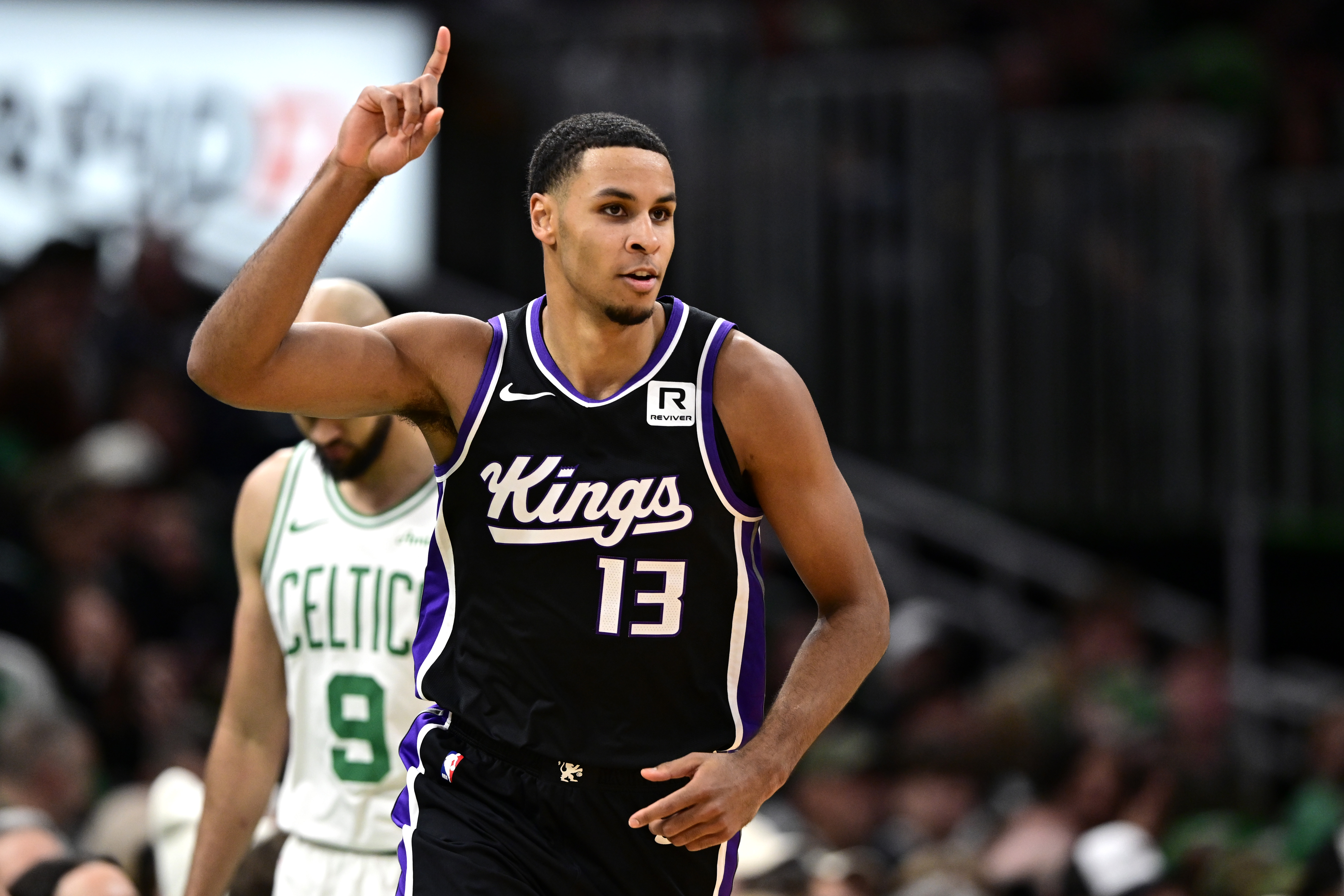 El delantero de los Sacramento Kings, Keegan Murray, el base veterano Russell Westbrook