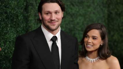 Bills QB Josh Allen’s Wife Hailee Steinfeld Announces She’s Pregnant