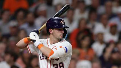 Yankees Sign 2 Veteran Players to Minor League Contracts
