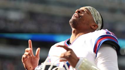 Former Pro Bowl QB ‘Makes a Ton of Sense’ for Raiders as Geno Smith Replacement