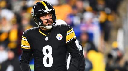 Aaron Rodgers Calls Out Receivers After Steelers’ ‘Boo-Worthy’ Showing